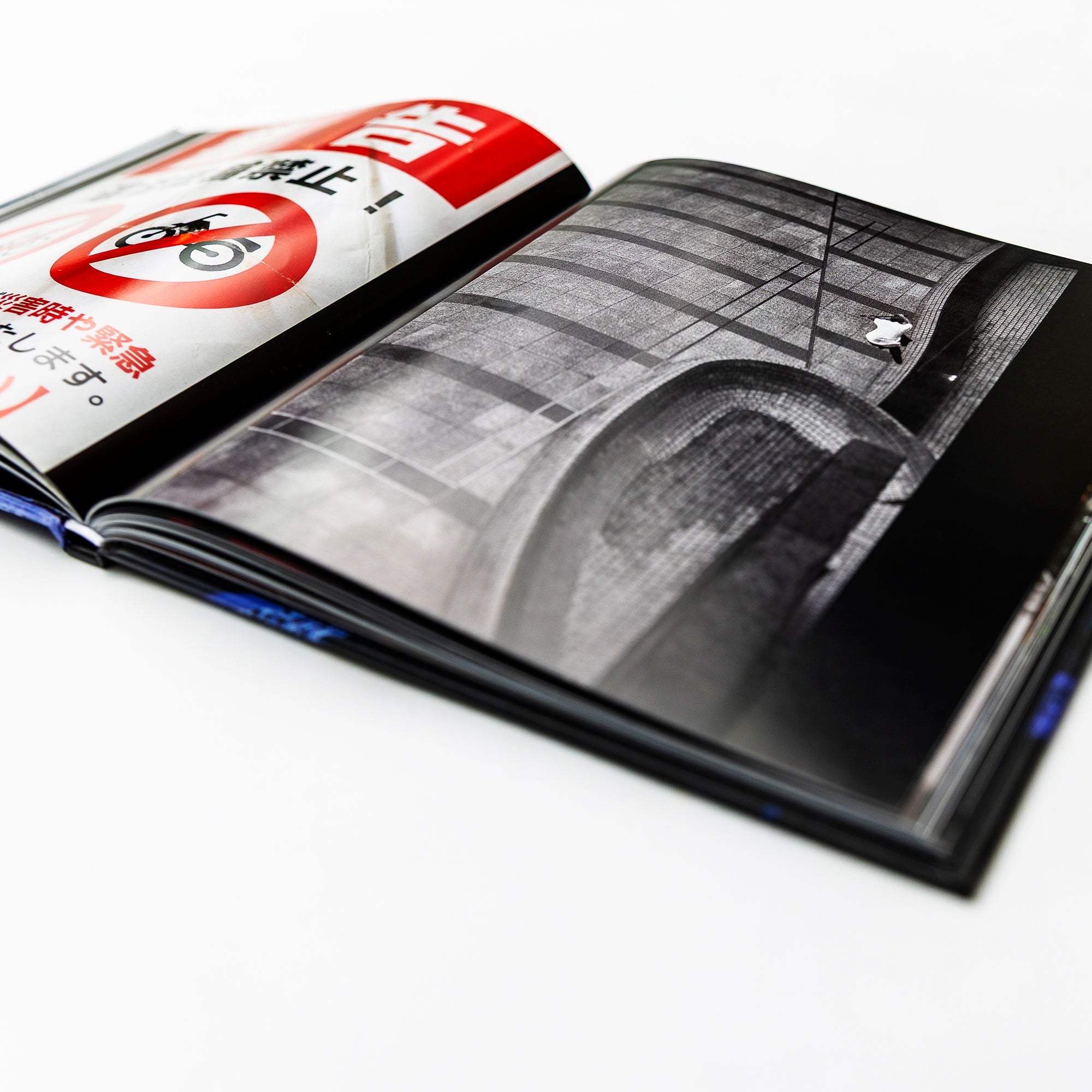 Maintain IV.V - Derailed Book &amp; DVD Combo